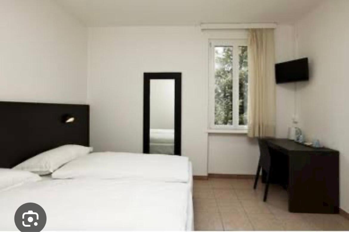 De Moon Residency-national Highway- 8,mahipalpur 3*